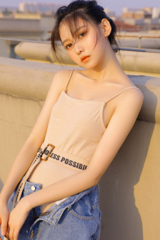 女生泳衣遮肚子